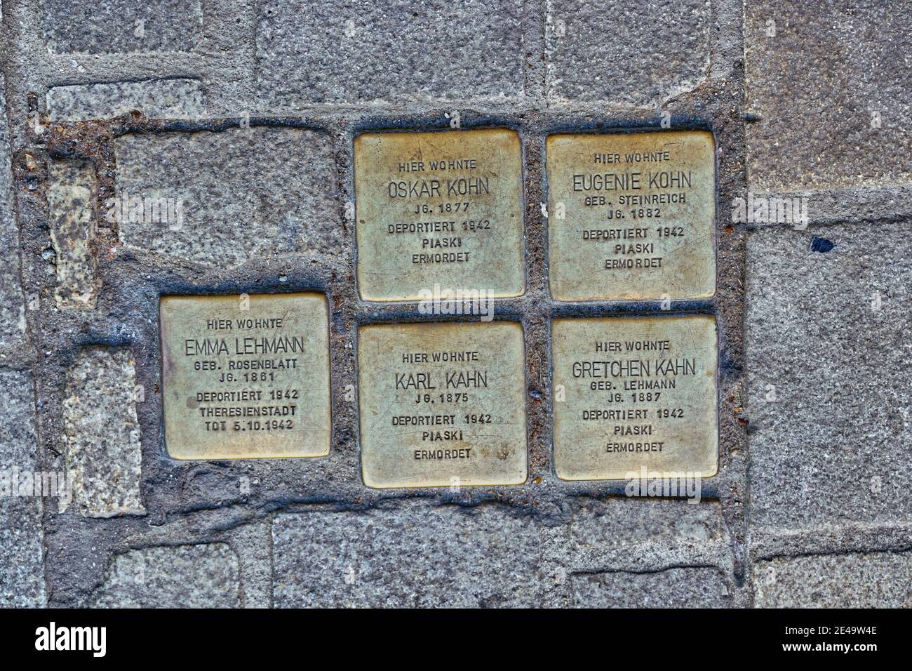 Germania, Baviera, Palatinato superiore, Ratisbona, vittime naziste, ciottoli, blocchi di inciampo, pennarelli di ottone Foto Stock