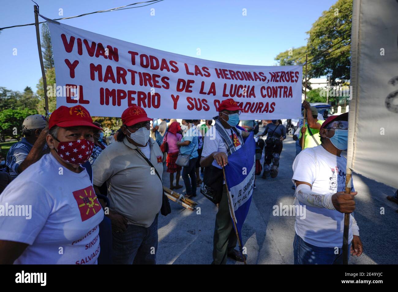 San Salvador, El Salvador. 22 gennaio 2021. La gente si mette in strada contro l’amministrazione Bukele poiché il bilancio per il 2021 solleva preoccupazioni per la futura attuazione fiscale o la necessità di acquistare più debito. Credit: Camilo Freedman/ZUMA Wire/Alamy Live News Foto Stock