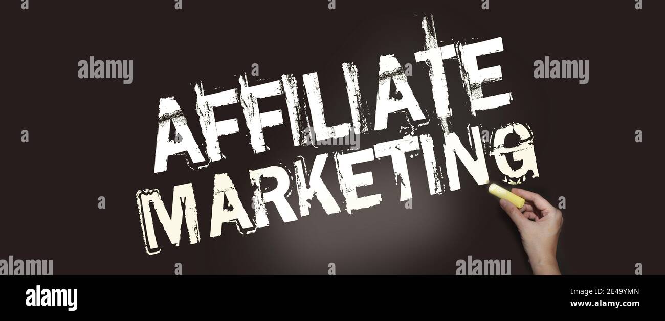 Marketing della filiale - parole scritte con gesso sulla lavagna. Concetto di modello aziendale. Foto Stock
