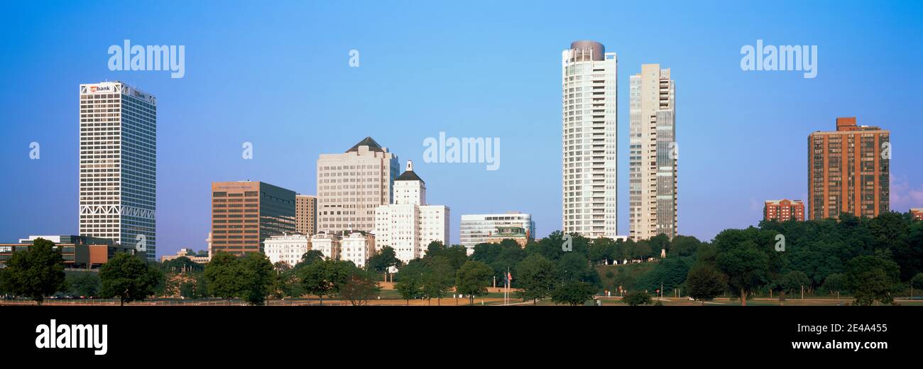 Grattacieli di una città, Milwaukee, Wisconsin, Stati Uniti Foto Stock