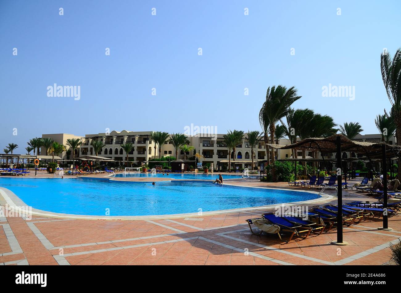 Bella piscina in hotel in Egitto vacanze Foto Stock