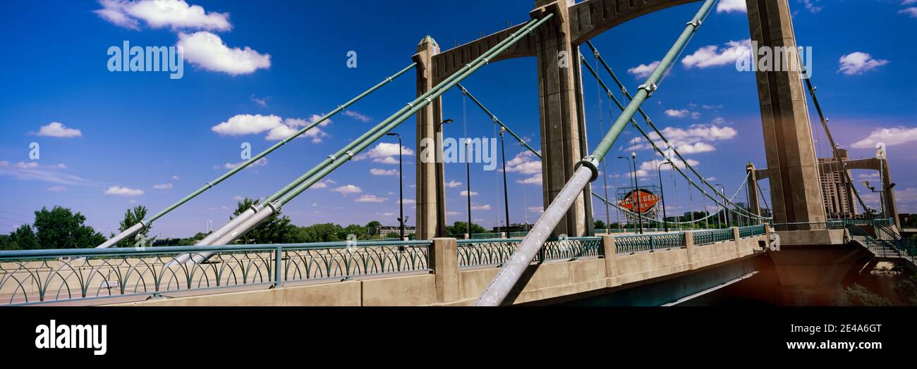 Ponte in una città, Hennepin Avenue Bridge, Minneapolis, Minnesota, Stati Uniti Foto Stock