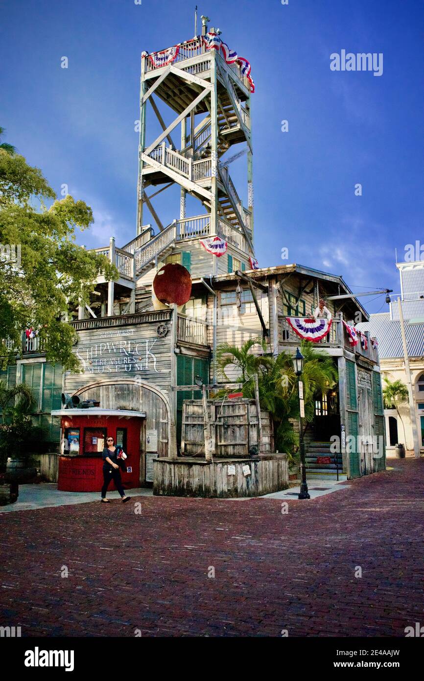 Mallory Square nella storica Key West, Florida. Mel Fisher Maritime Museum e torre panoramica. Destinazione di vacanza. Foto Stock
