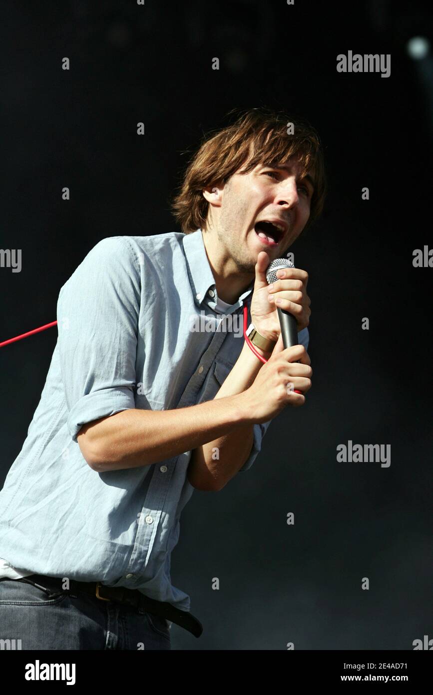 Phoenix si esibisce dal vivo durante il Main Square Festival 2009 ad Arras, nel nord della Francia, il 3 luglio 2009. Foto di MIKAEL LIBERT / ASA-PICTURES Foto Stock