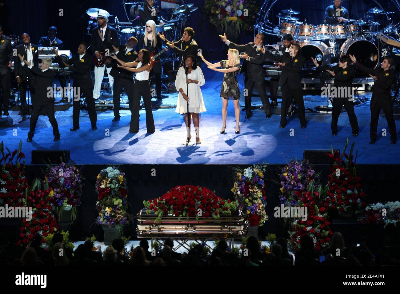 Il cantante Jennifer Hudson suona durante il servizio memoriale per Michael Jackson allo Staples Center di Los Angeles, California, USA il 7 luglio 2009. Foto della piscina di Monica Almeida/NY Times/PA-ABACAPRESS.COM (nella foto: Jennifer Hudson) Foto Stock