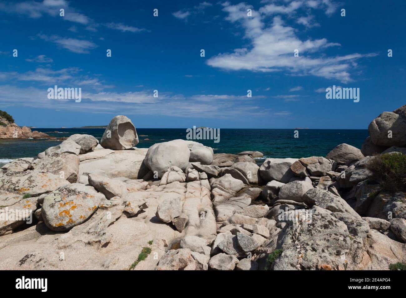 Formazioni rocciose sulla costa, Tamaricciu, Plage De Palombaggia, Porto Vecchio, Corse-Du-Sud, Corsica, Francia Foto Stock