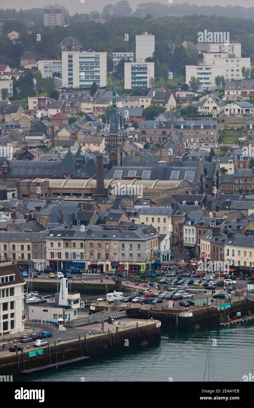 Vista elevata di una città, Fecamp, dipartimento della Senna Marittima, Normandia, Francia Foto Stock