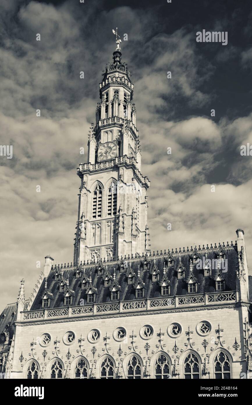 Vista dal basso angolo del Municipio, Arras, Pas-De-Calais, Nord-Pas-De-Calais, Francia Foto Stock