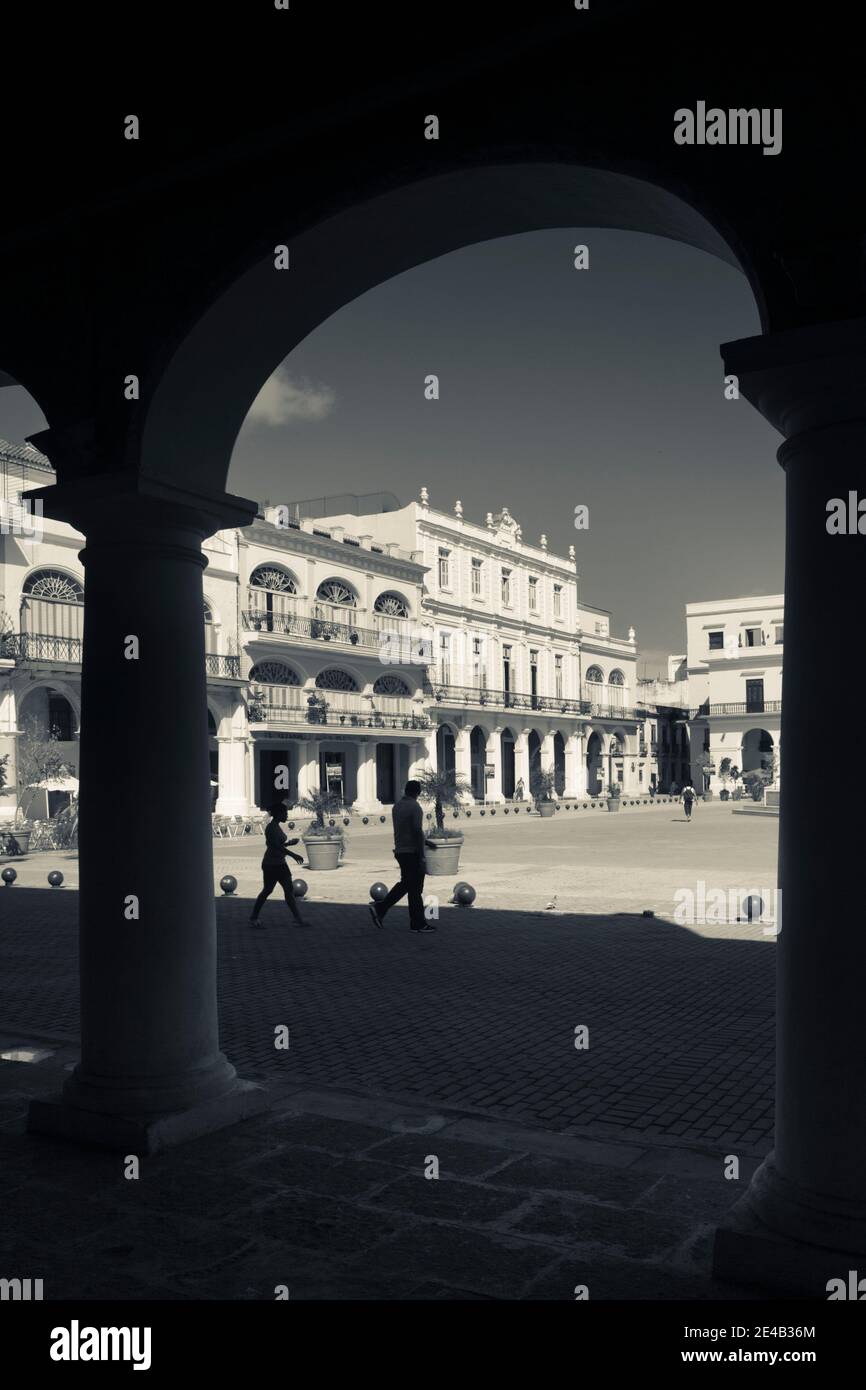 Edifici restaurati, Plaza Vieja, l'Avana Vecchia, l'Avana, Cuba Foto Stock
