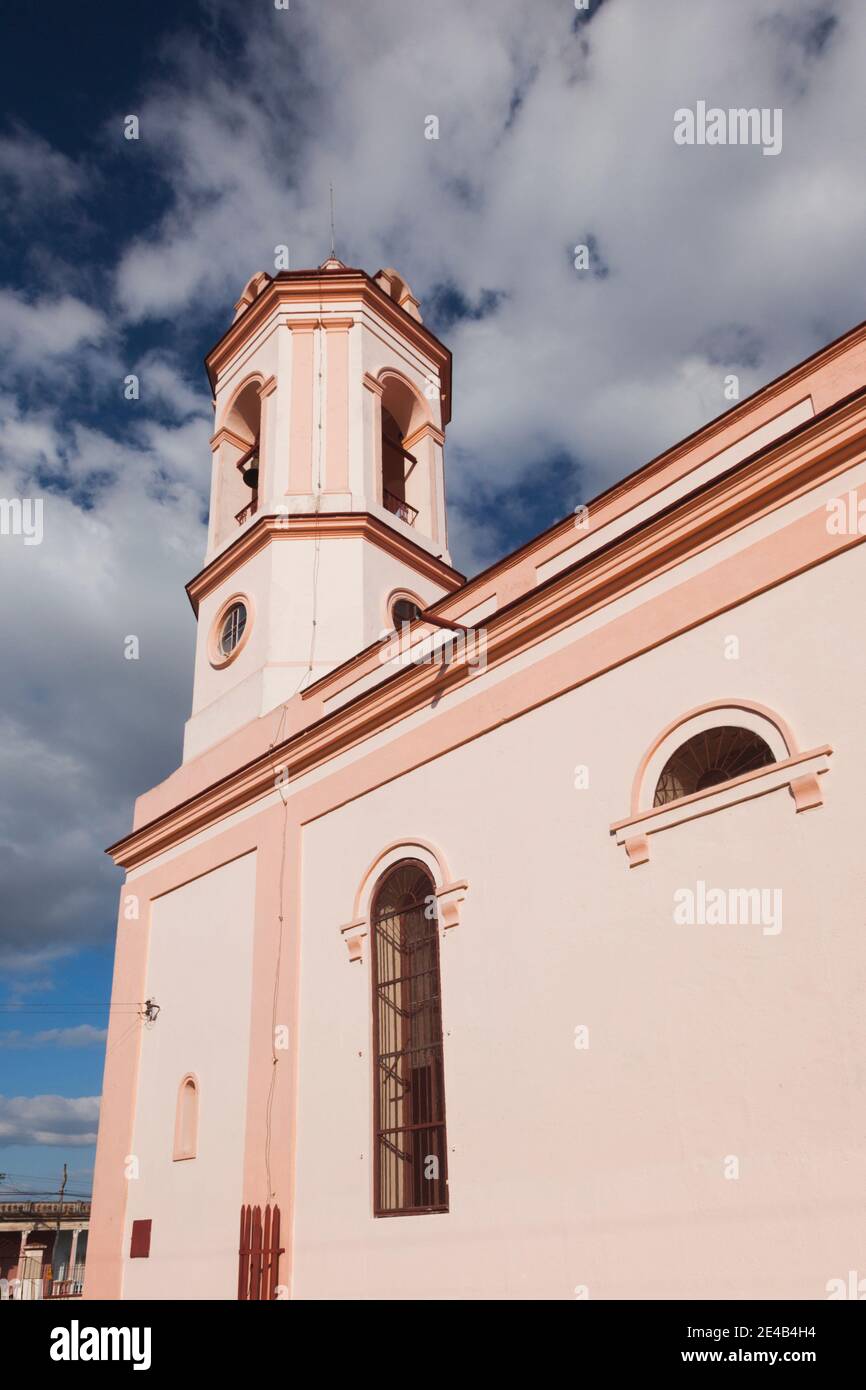Vista ad angolo basso di una cattedrale, Cattedrale di San Rosendo, Pinar del Rio, Cuba Foto Stock
