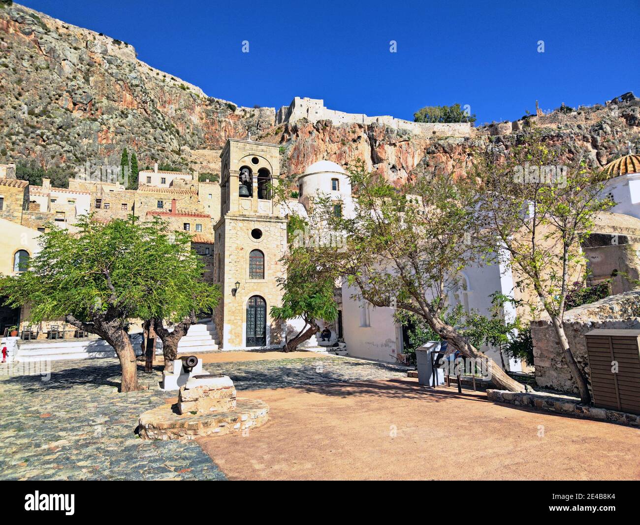 Der Hauptplatz in der Unterstadt von Monemvasia, ein zauberhafter Ort ohne Autos, Lakonien, Peloponnes, Griechenland Foto Stock
