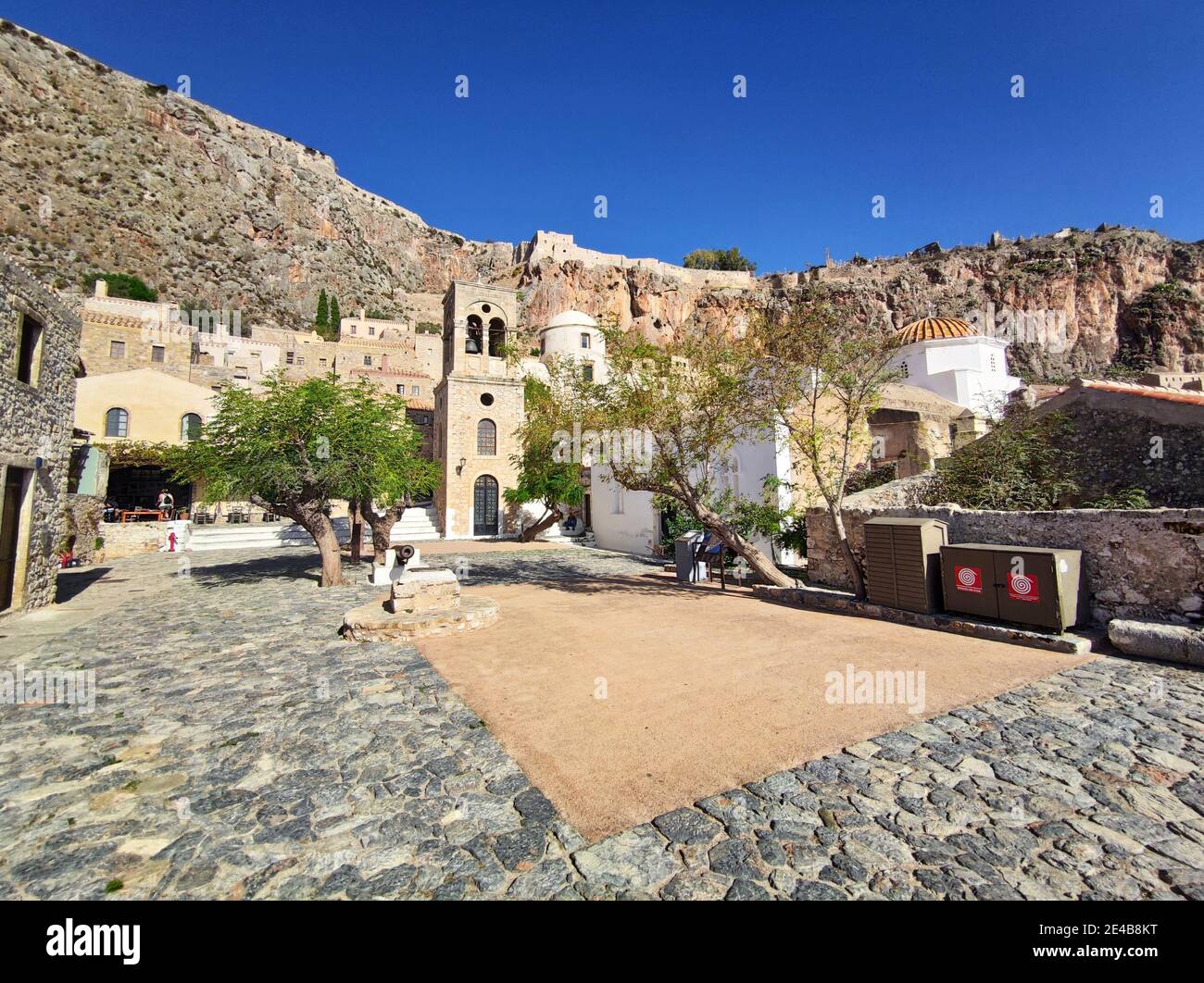 Der Hauptplatz in der Unterstadt von Monemvasia, ein zauberhafter Ort ohne Autos, Lakonien, Peloponnes, Griechenland Foto Stock