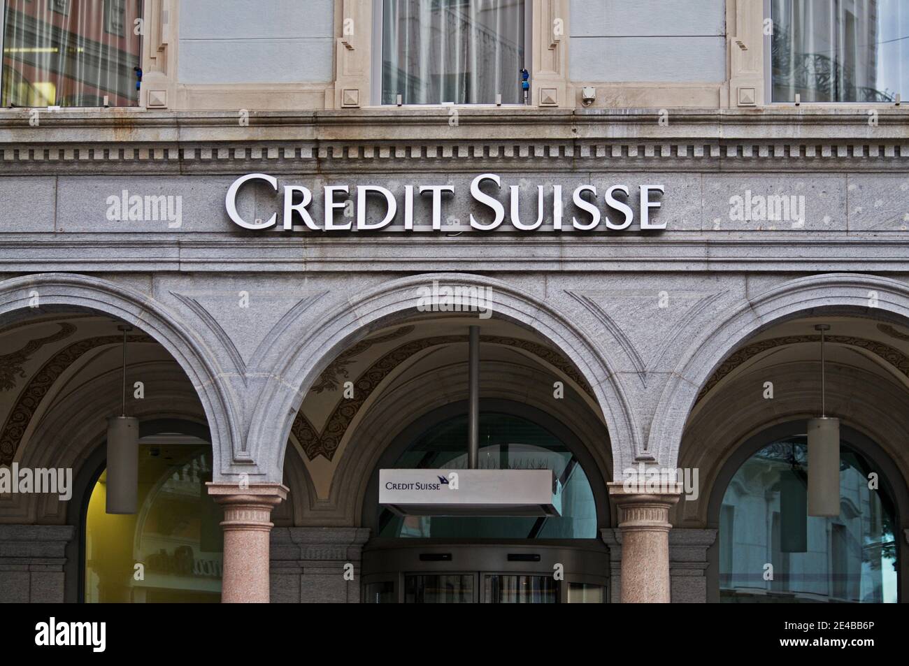 Lugano, Svizzera - 12 gennaio 2021 : facciata del Credit Suisse Bank in Piazza Rifforma a Lugano. Il Credit Suisse è un ma di ricchezza globale Foto Stock