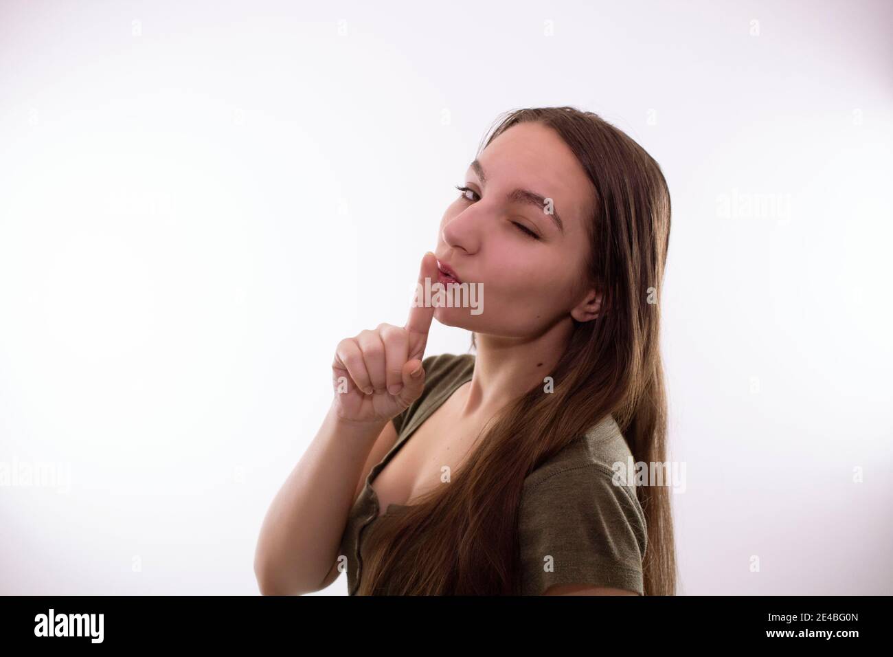 espressioni facciali su una giovane donna in studio Foto Stock