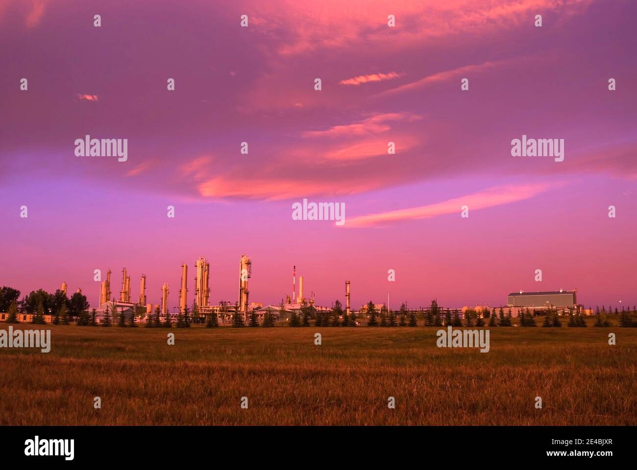 Impianto a gas presso sunrise, Inter Pipeline Fund gas Plant, Cochrane, Alberta, Canada Foto Stock