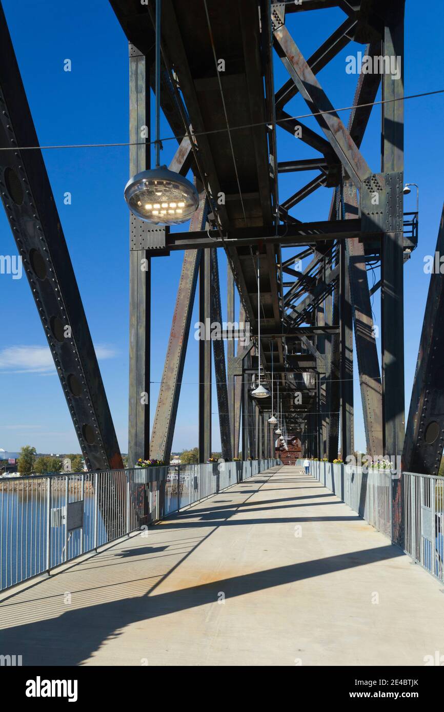 Clinton Presidential Park Bridge, William J. Clinton Presidential Library and Museum, Little Rock, Arkansas, USA Foto Stock