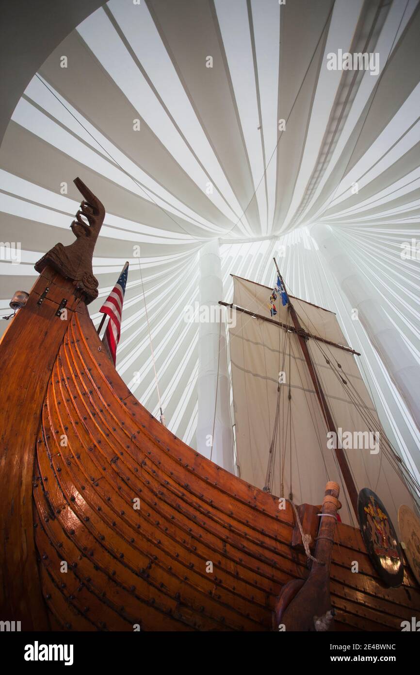 Replica della nave vichinga, Heritage Hjemkomst Interpretive Center, Moorhead, Clay County, Minnesota, Stati Uniti Foto Stock