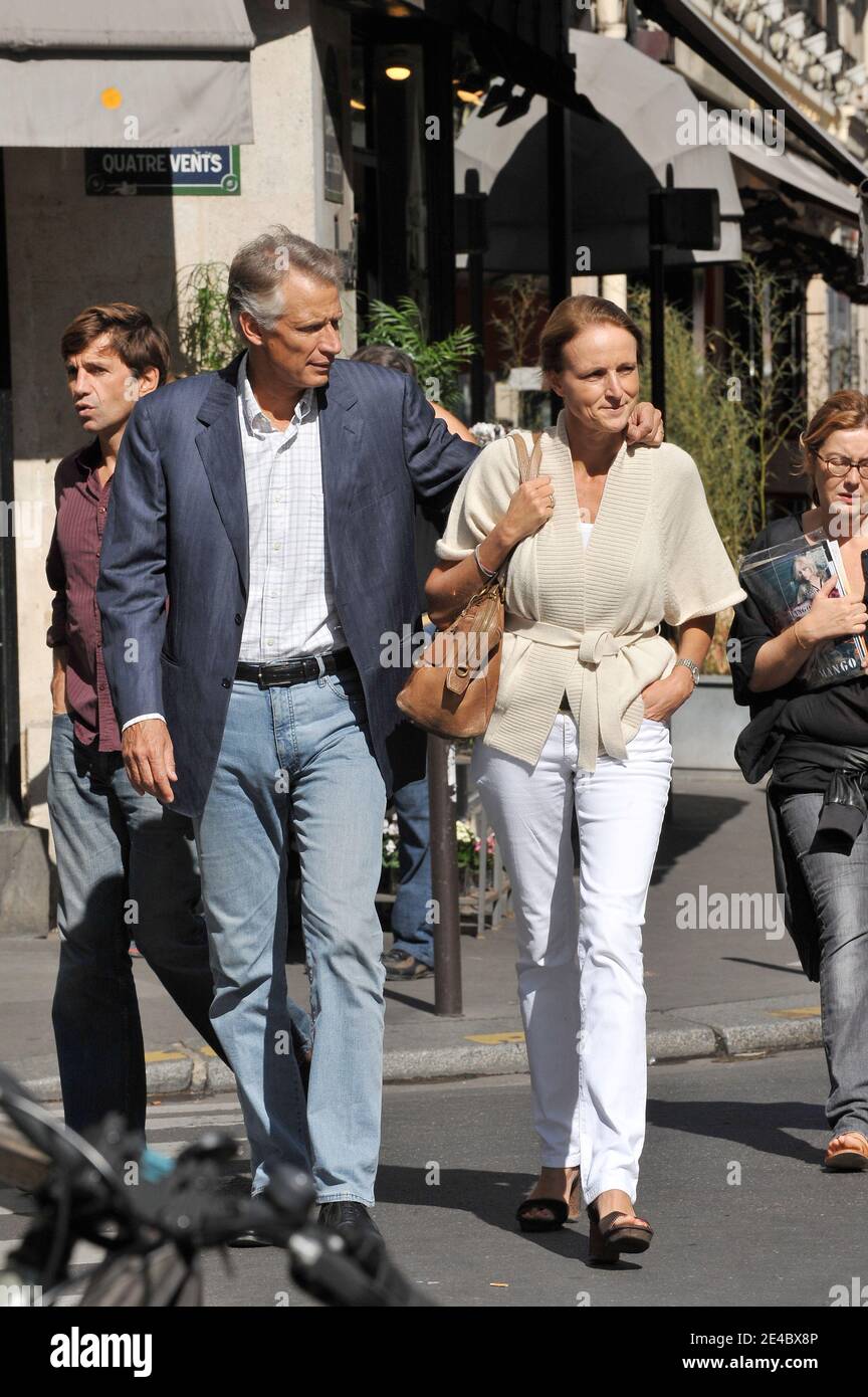 L'ex primo ministro francese Dominique de Villepin fa jogging e passeggiate con sua moglie a Parigi il 19 settembre 2009. Foto di Thierry Orban/ABACAPRESS.COM Foto Stock