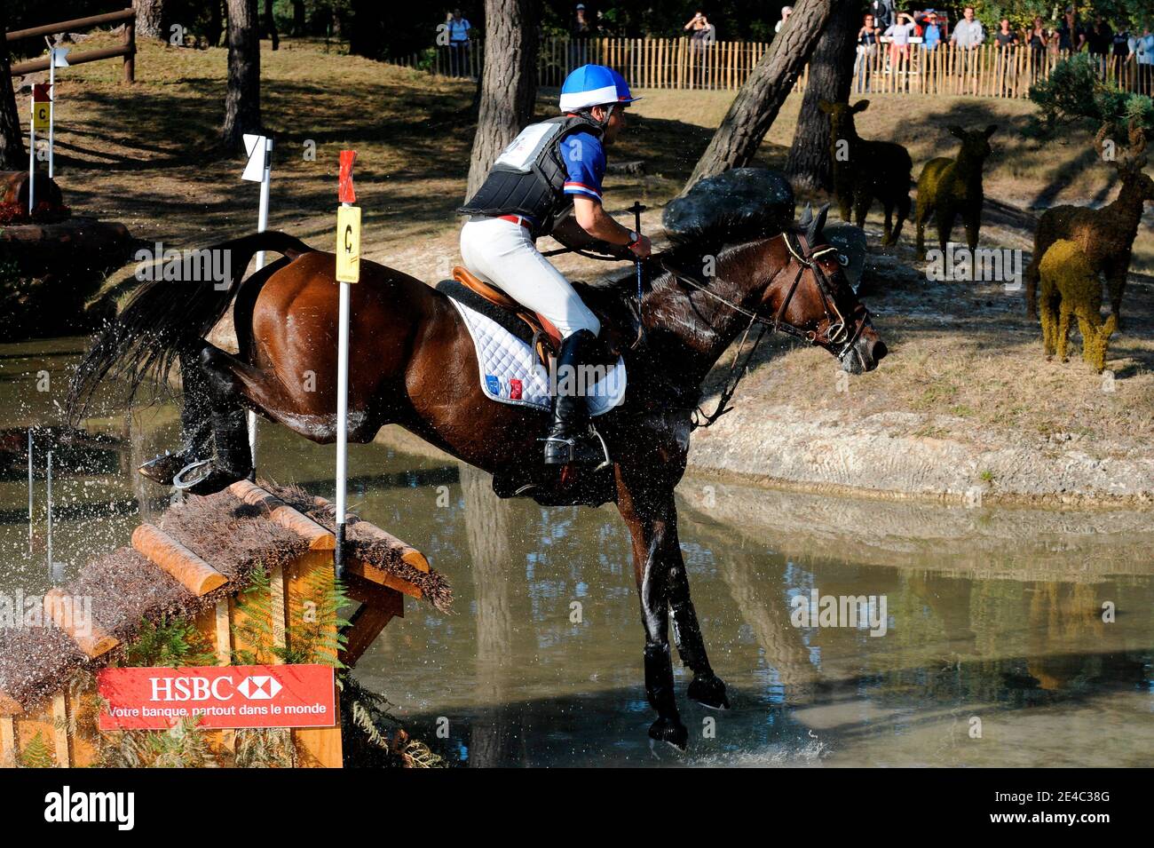 Francese Jean Teulere a cavallo Espoir de la Mare durante il campionato europeo di eventi HSBC FEI, Cross-Country a Fontainebleau, Francia il 26 settembre 2009. Foto di Henri Szwarc/ABACAPRESS.COM Foto Stock