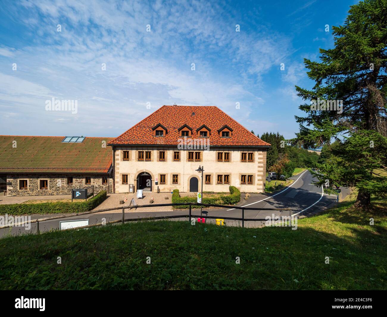 Rhön paesaggio sul Kreuzberg - la montagna sacra della Franconia - Rhön Riserva della Biosfera, bassa Franconia, Franconia, Baviera, Germania Foto Stock