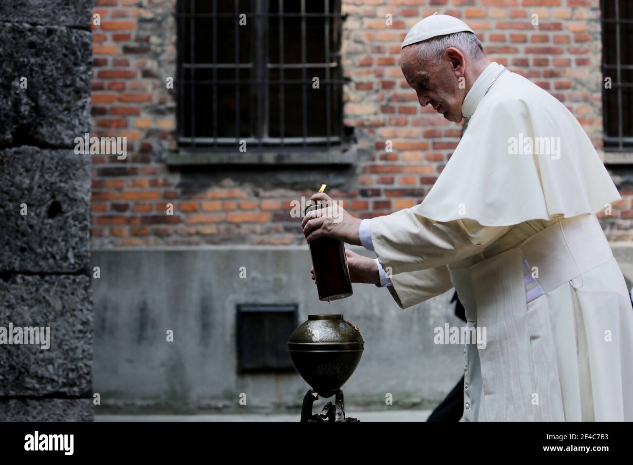 OSWIECIM, POLONIA - 29 LUGLIO 2016: Visita del Santo Padre, Papa Francesco, nel luogo dell'ex campo di concentramento nazista Auschwitz-Birkenau. Foto Stock