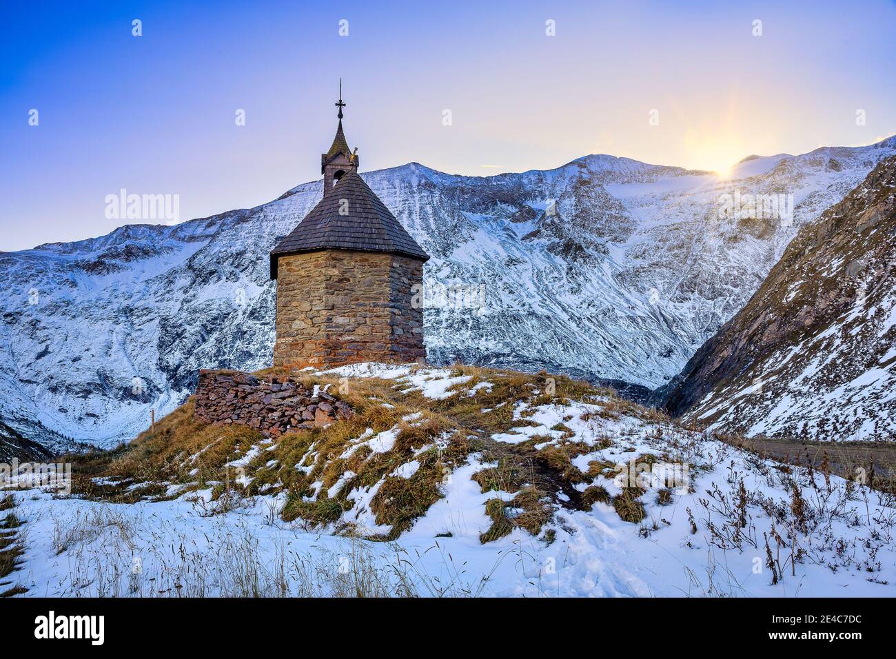 Il Grossglockner-Hochalpenstrassein Austria in una giornata di sole dopo un grande caduta di neve Foto Stock