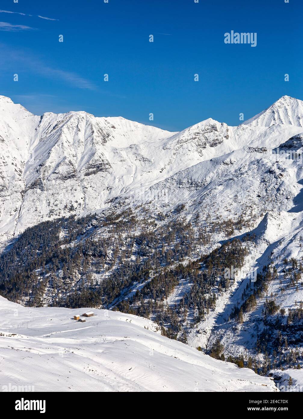 Il Grossglockner-Hochalpenstrassein Austria in una giornata di sole dopo un grande caduta di neve Foto Stock