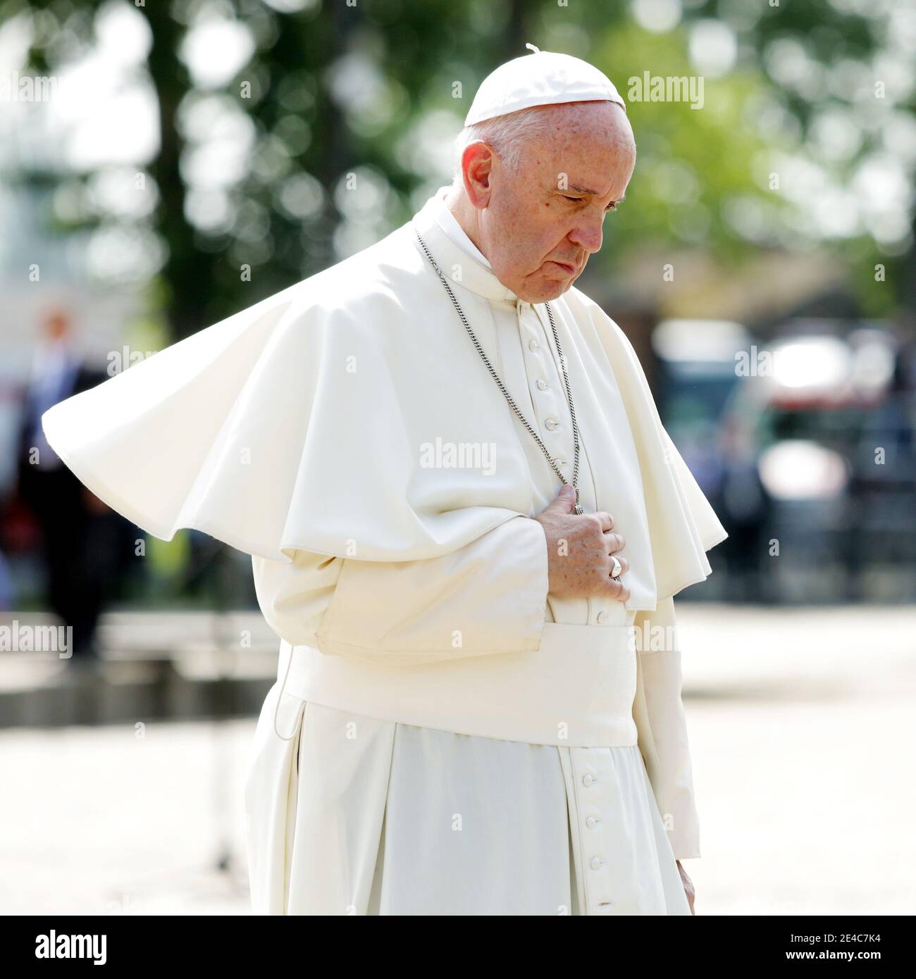 OSWIECIM, POLONIA - 29 LUGLIO 2016: Visita del Santo Padre, Papa Francesco, nel luogo dell'ex campo di concentramento nazista Auschwitz-Birkenau. Foto Stock