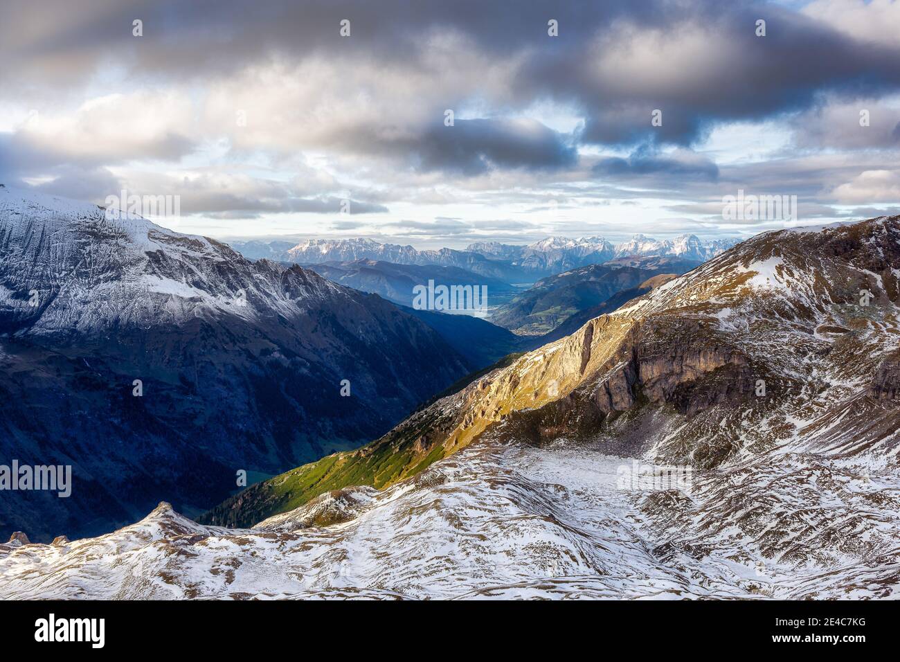 Il Grossglockner-Hochalpenstrassein Austria in una giornata di sole dopo un grande caduta di neve Foto Stock