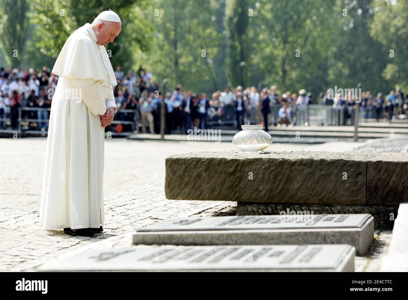 OSWIECIM, POLONIA - 29 LUGLIO 2016: Visita del Santo Padre, Papa Francesco, nel luogo dell'ex campo di concentramento nazista Auschwitz-Birkenau. Foto Stock