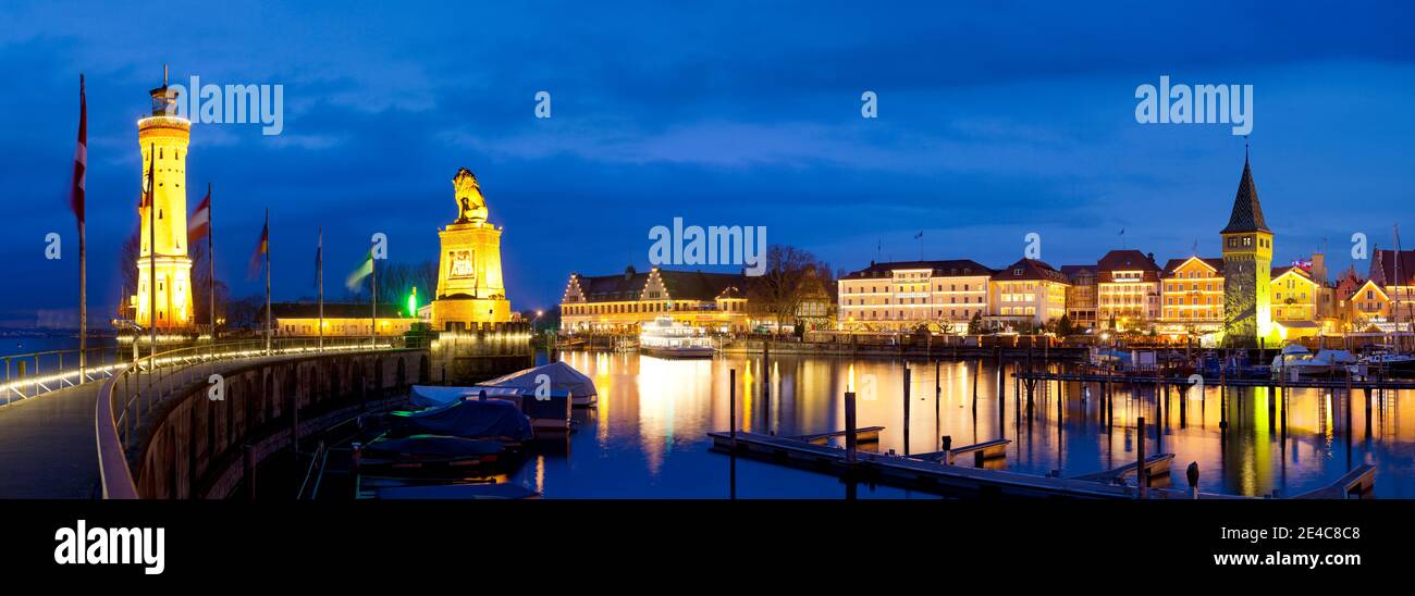 Porto storico di notte, Lindau, Lago di Costanza, Svevia, Baviera, Germania Foto Stock