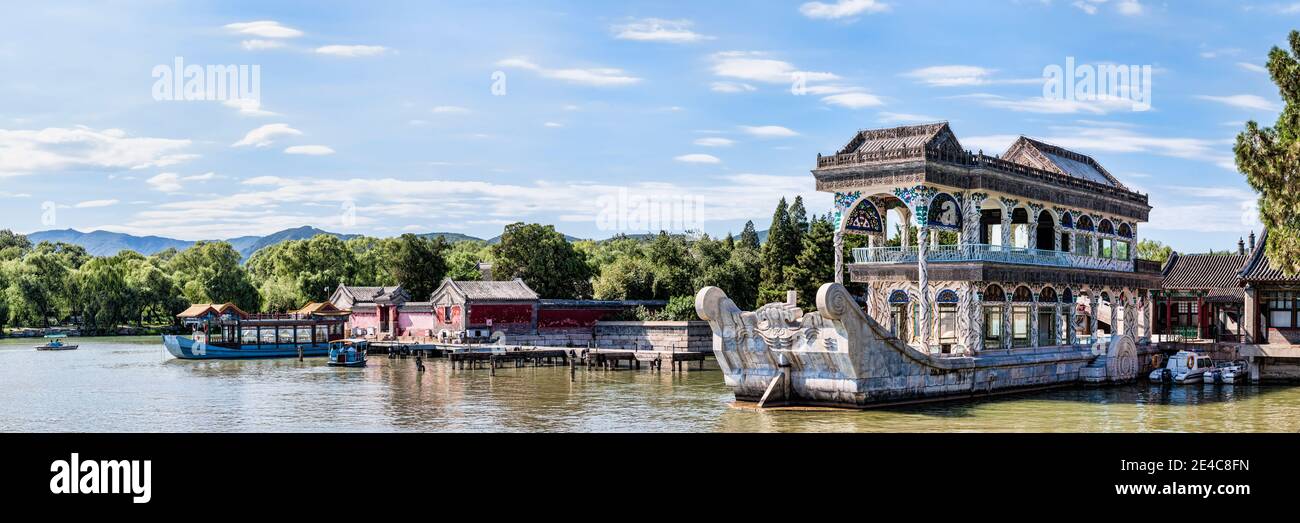 Marble Boat al Palazzo d'Estate, Kunming Lake, Pechino, Cina Foto Stock