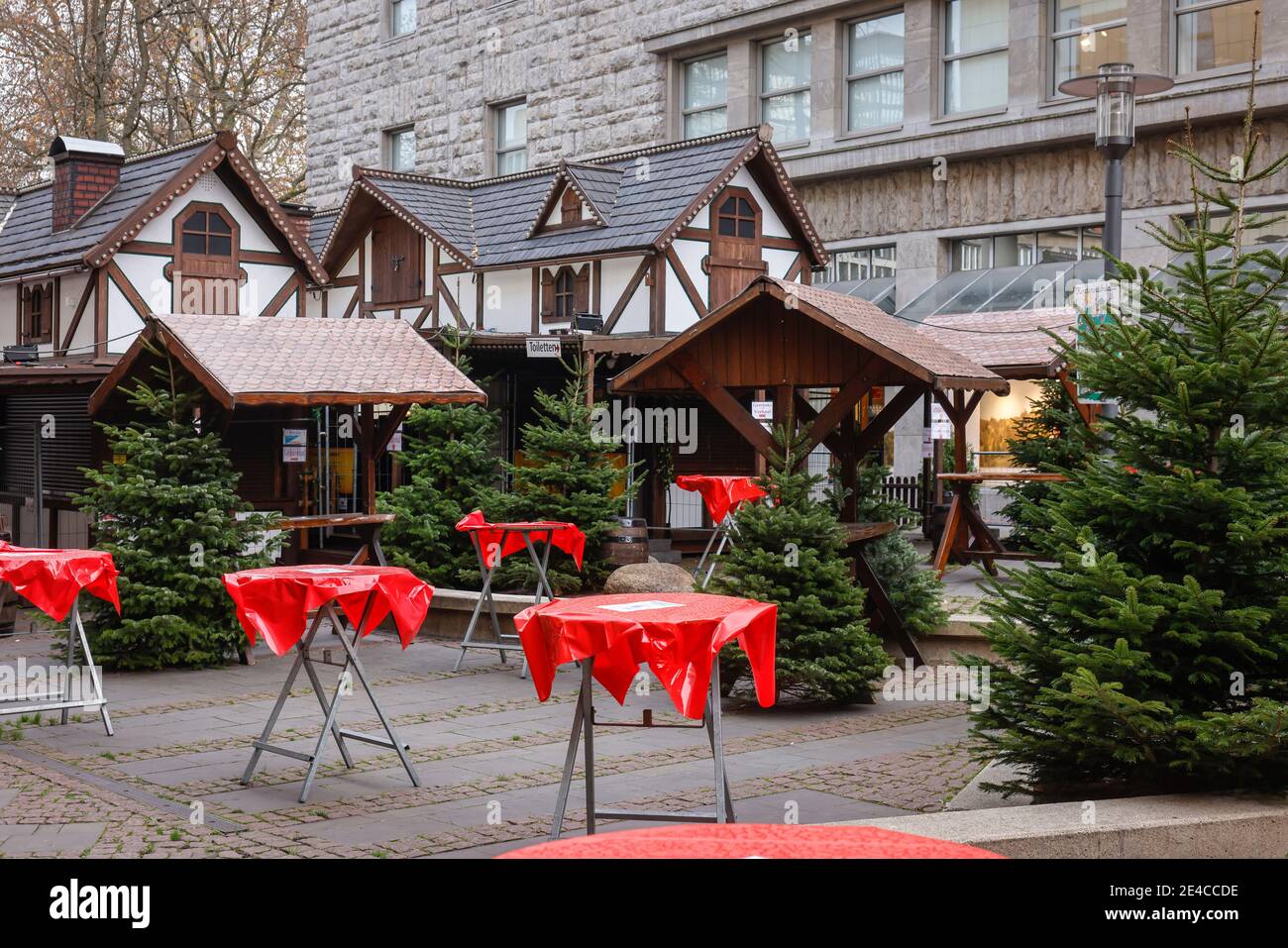 Essen, zona della Ruhr, Renania Settentrionale-Vestfalia, Germania - Essen centro città in tempi della crisi della corona durante la seconda parte del blocco, il tradizionale mercatino di Natale rimane chiuso nell'anno della corona. Foto Stock