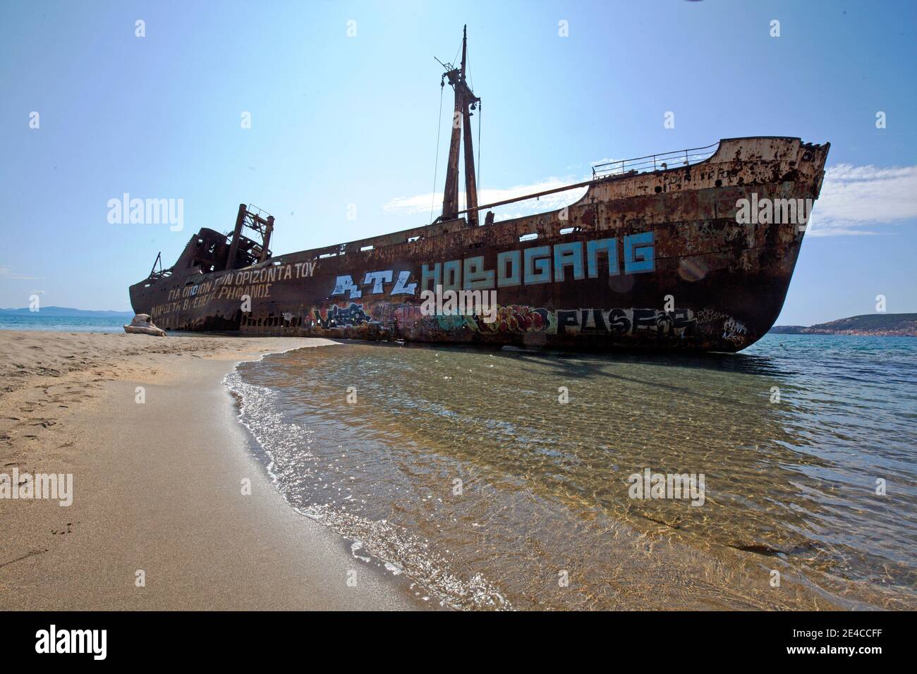 Die Dimitrios war ein Küstenmotorschiff, das am 23. Dezember 1981 auf dem Strand in Valtaki (Gemeinde Evrotas), stranete. Halbinsel mani, Peloponnes, Griechenland Foto Stock