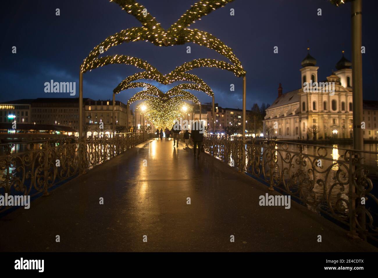 Prima di Natale Lucerna, decorazione ponte Foto Stock