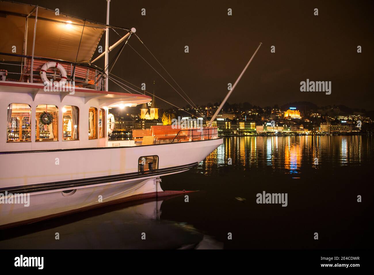 Prima di Natale Lucerna, bacino del porto Foto Stock