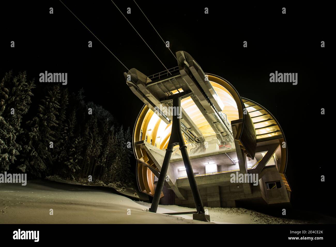 Di notte, come la stazione ferroviaria UFO Foto Stock