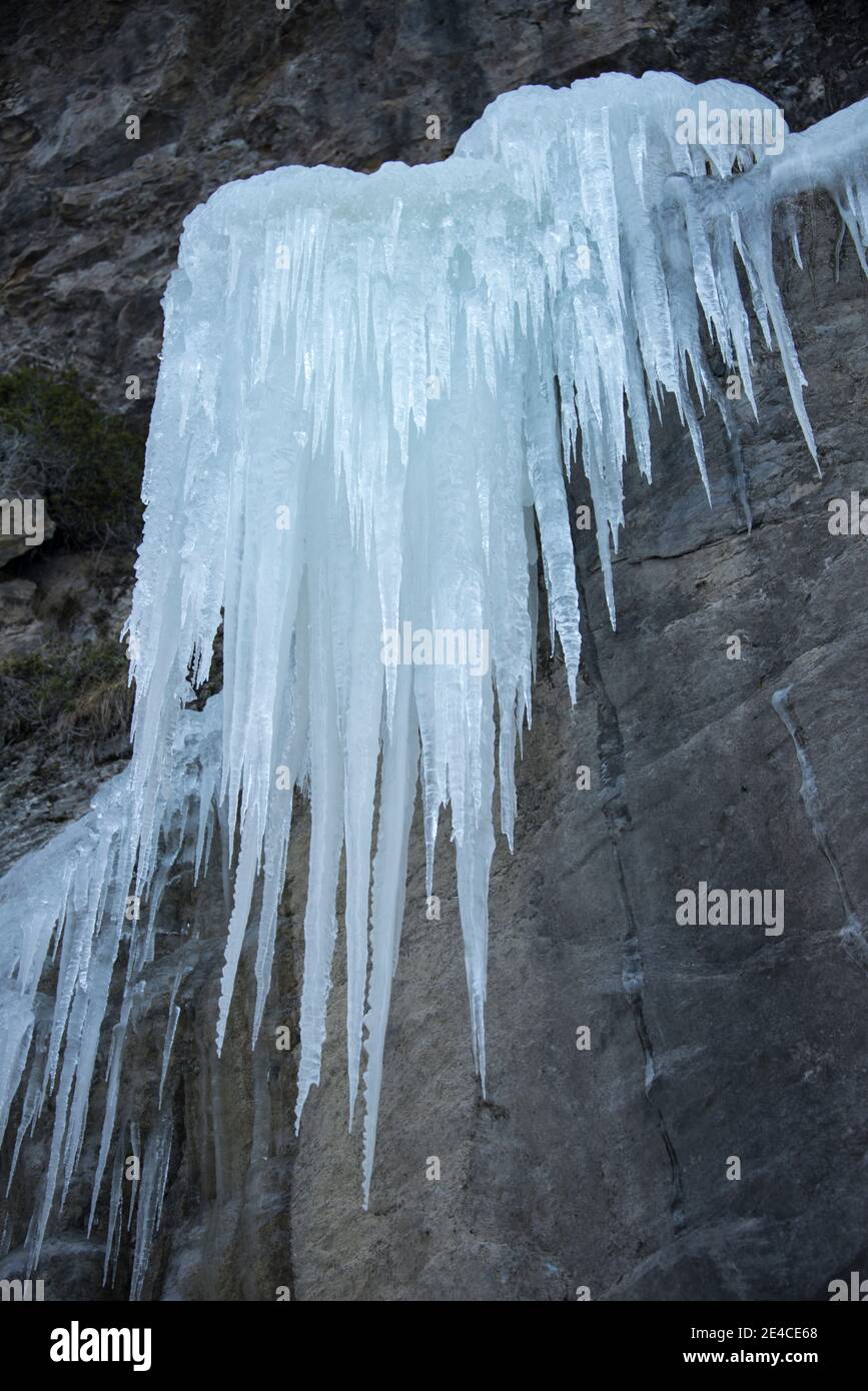 Iciclette sulla parete rocciosa Foto Stock