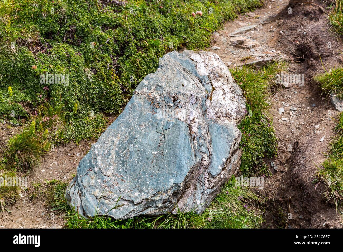Greenshist, roccia di mica verde su Kaiser-Panoramaweg, Kaiser-Franz-Josefs-Höhe, zona di Grossglockner, strada alpina Grossglockner, Parco Nazionale Hohe Tauern, Carinzia, Austria Foto Stock