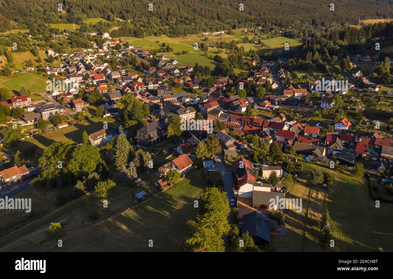 Germania, Turingia, Ilmenau, Möhrenbach, villaggio, montagne, foresta, panoramica, vista obliqua, vista aerea Foto Stock