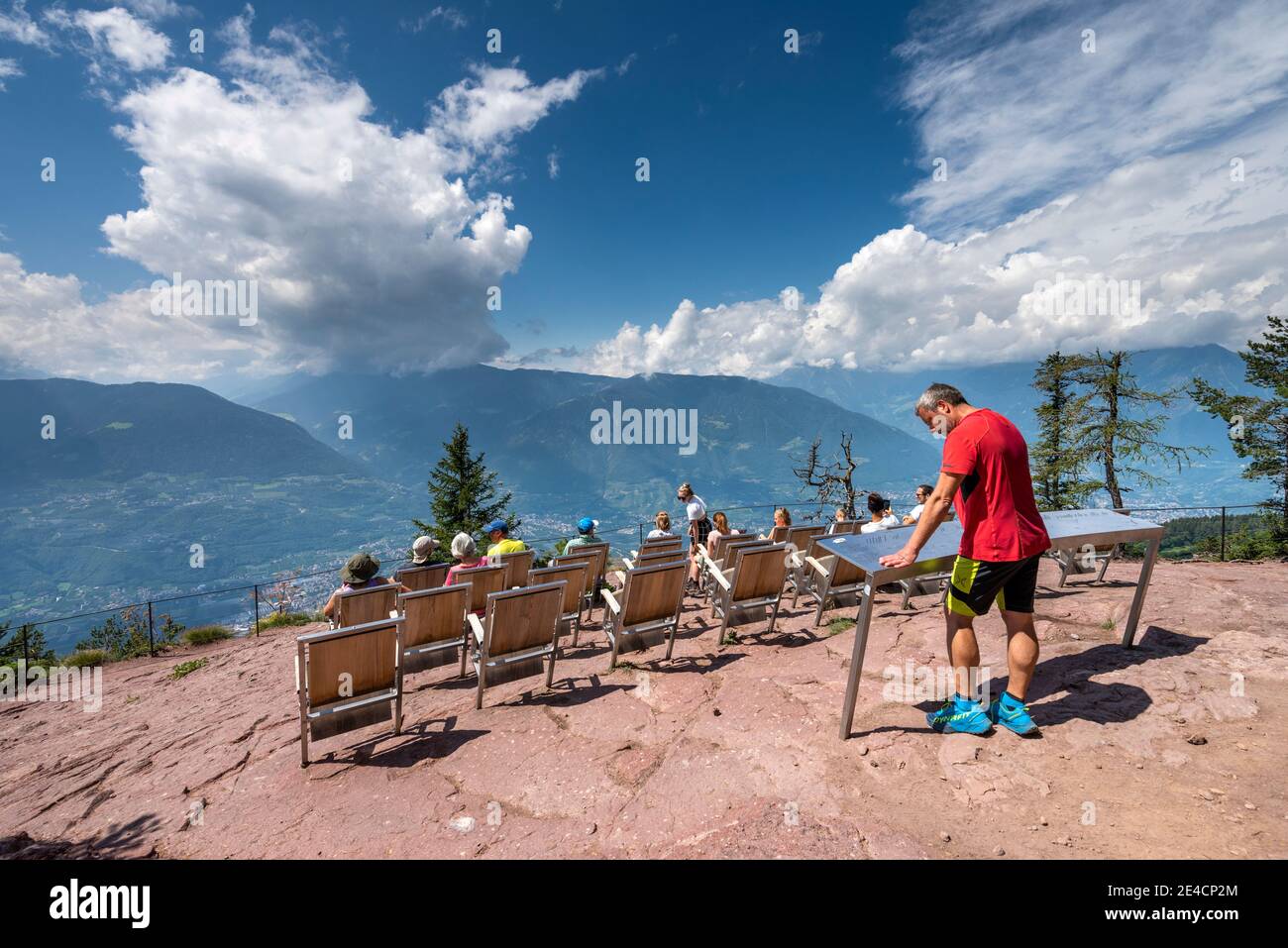 Verano, Provincia di Bolzano, Alto Adige, Italia. Il Knottnkino sul Rotsteinkogel Foto Stock