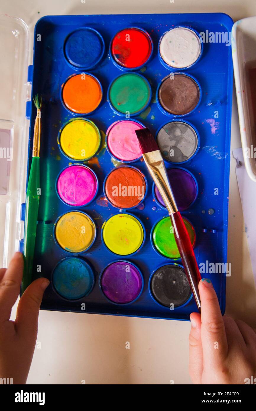 Tavolozza di colori acquerelli Foto stock - Alamy