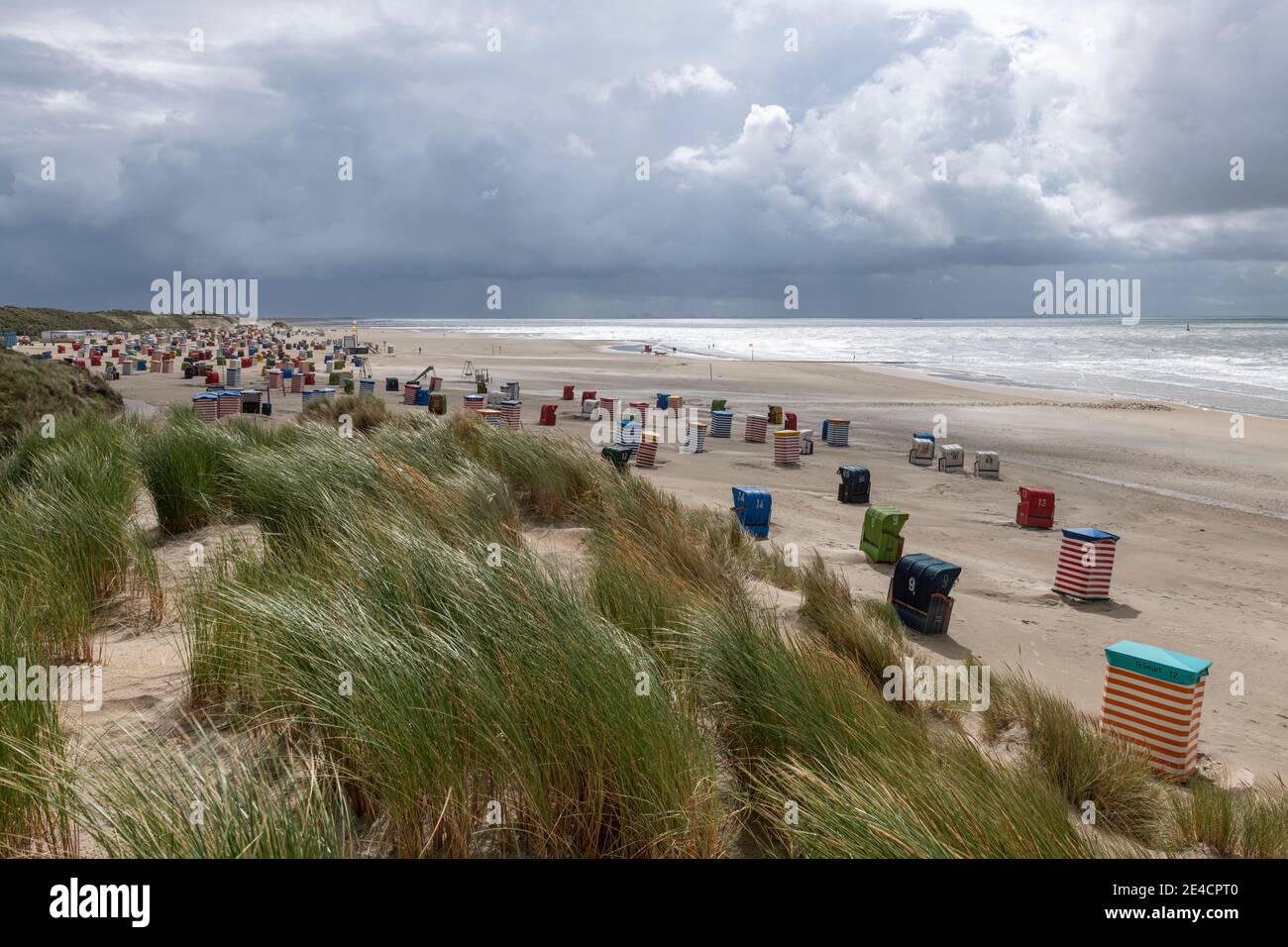 Europa, Germania, bassa Sassonia, Mare del Nord, Isole Frisone Orientali, Parco Nazionale del Mare di Wadden, Borkum, spiaggia sud durante la tempesta, dune Foto Stock