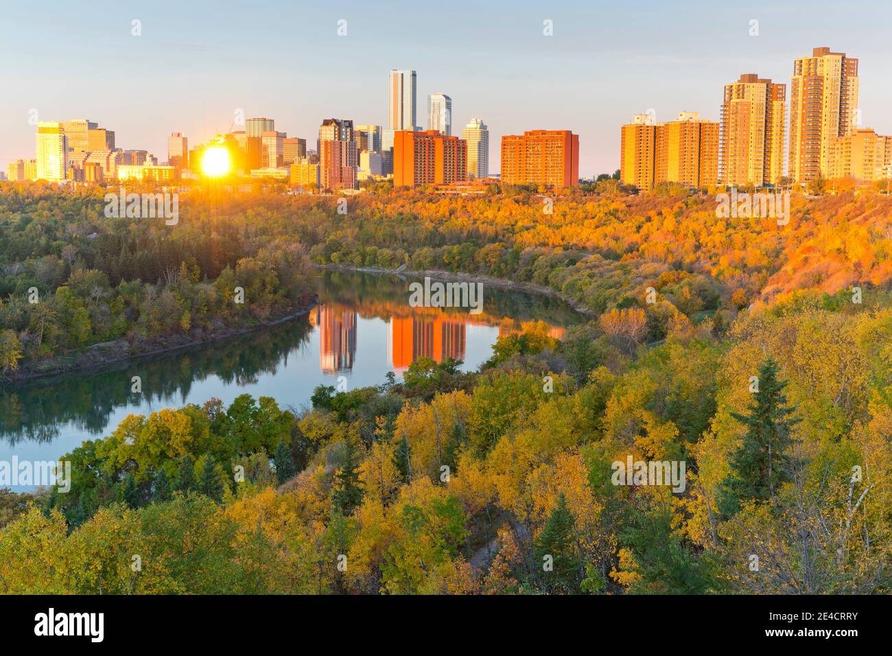 Edmonton Skyline e il fiume North Saskatchewan, Edmonton, Alberta, Canada Foto Stock