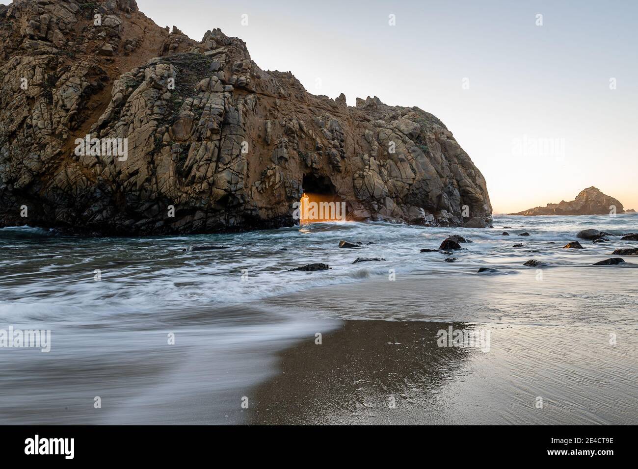 Luce invernale attraverso Keyhole Arch Foto Stock