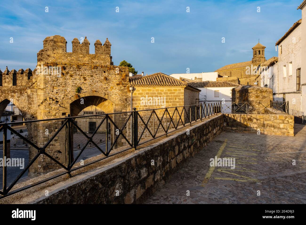 Jaen Gate, Baeza, patrimonio dell'umanità dell'UNESCO. Provincia di Jaen, Andalusia, Spagna meridionale Europa Foto Stock