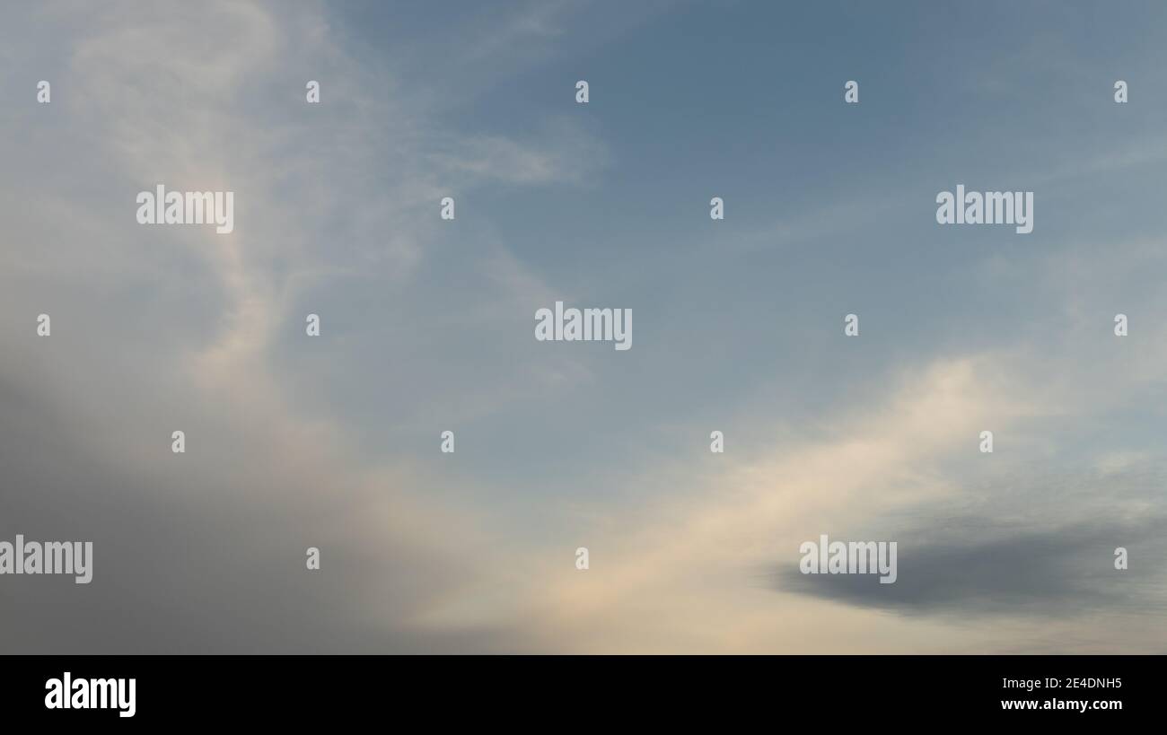 Il cielo è bello la sera, utile per il paracadutismo Foto Stock