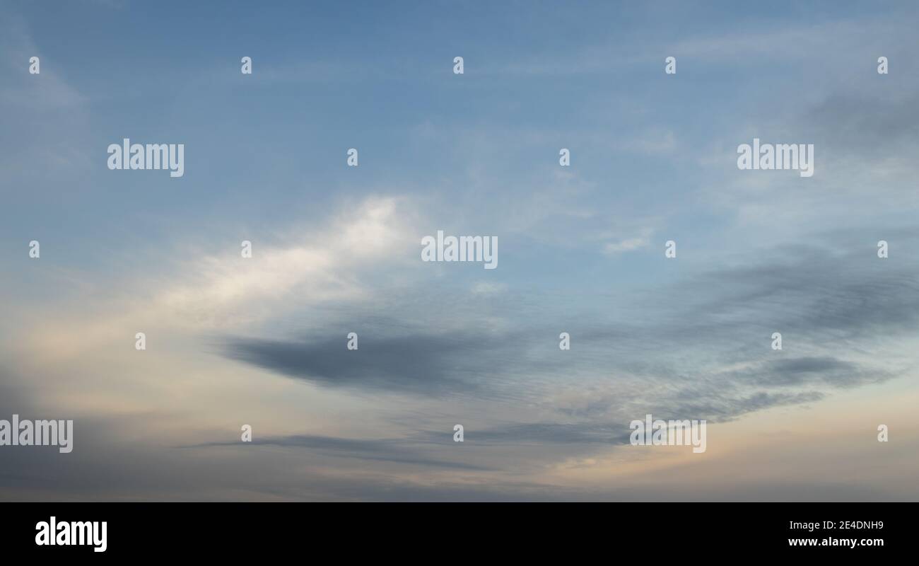 Il cielo è bello la sera, utile per il paracadutismo Foto Stock