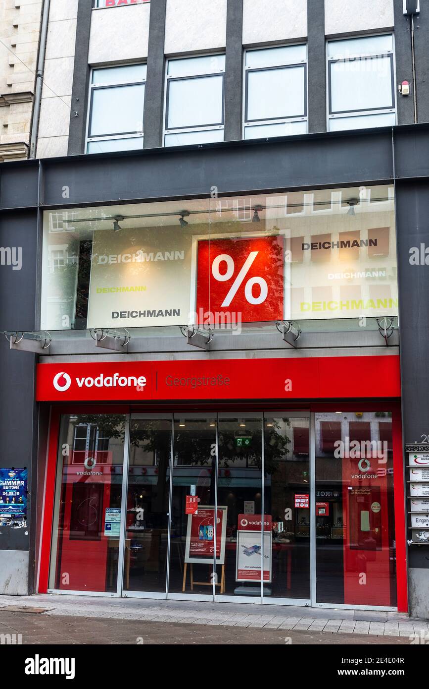 Hannover, Germania - 18 agosto 2019: Negozio Vodafone a Georgstraße, via dello shopping a Hannover, Germania Foto Stock