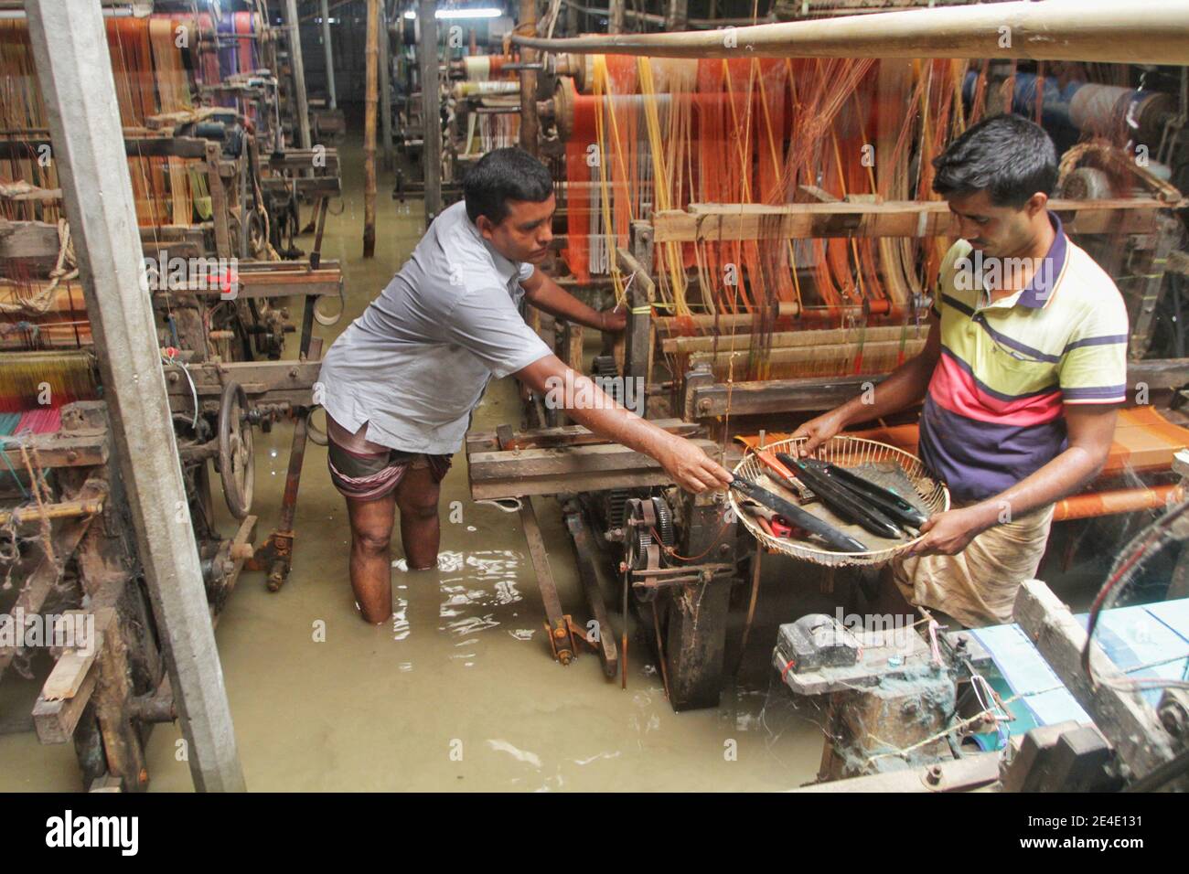 Il Bangladesh è una terra di molti fiumi. È molto incline alle inondazioni a causa della sua posizione sul delta del fiume Brahmaputra (conosciuto anche come il delta del Gange Foto Stock